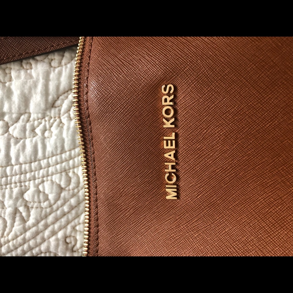 Michael Kors Jet Set Lg Saffiano Leather Zip Tote - Picture 8 of 16
